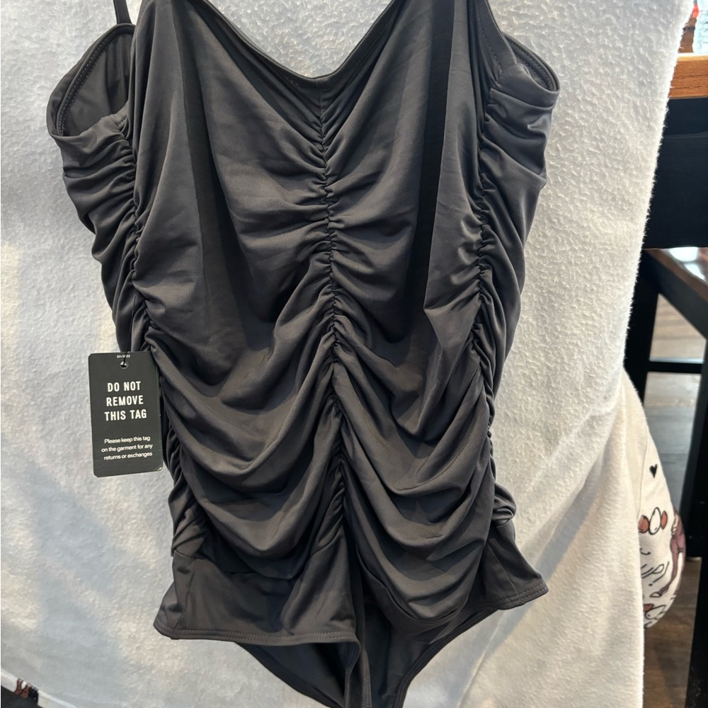 Express Charcoal Ruched Blouse - Picture 4 of 4